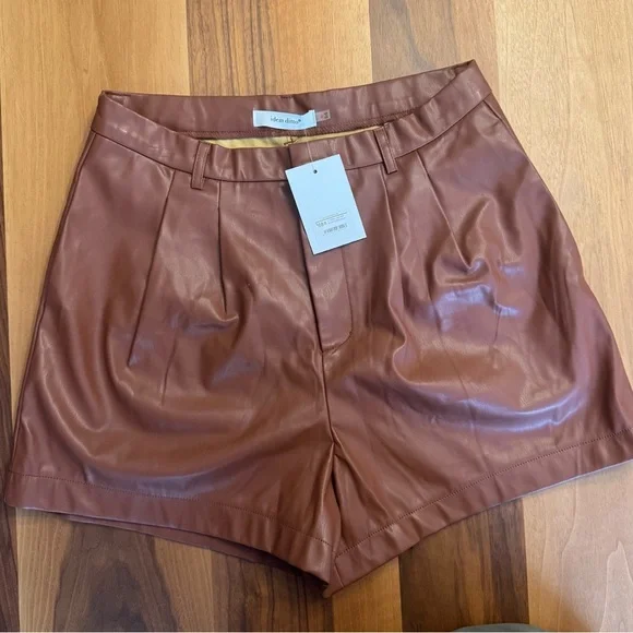 NWT Idem Ditto x Esther Penn Brown Faux Leather Shorts Sz. MEDIUM - Picture 2 of 4